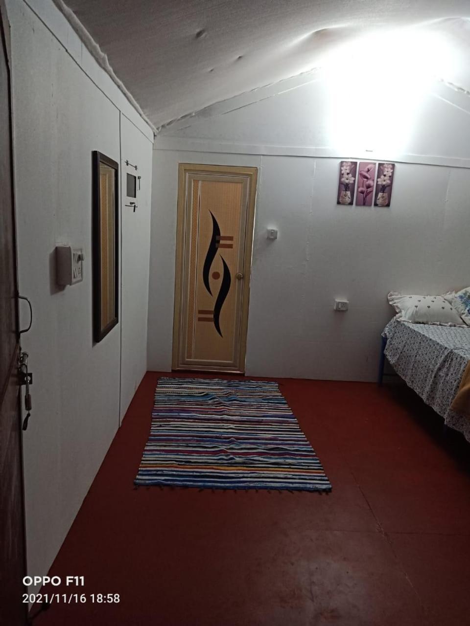 ホテル Shiv Sai Huts カナコナ 部屋 写真