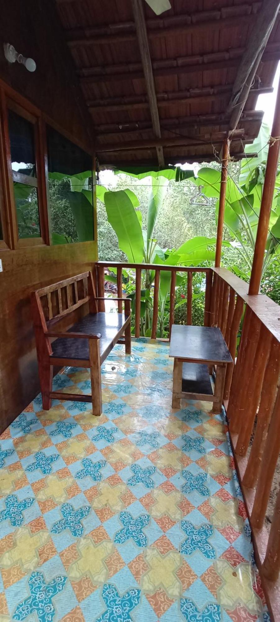 ホテル Shiv Sai Huts カナコナ 部屋 写真