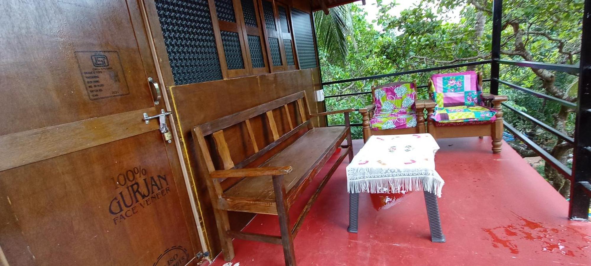 ホテル Shiv Sai Huts カナコナ 部屋 写真