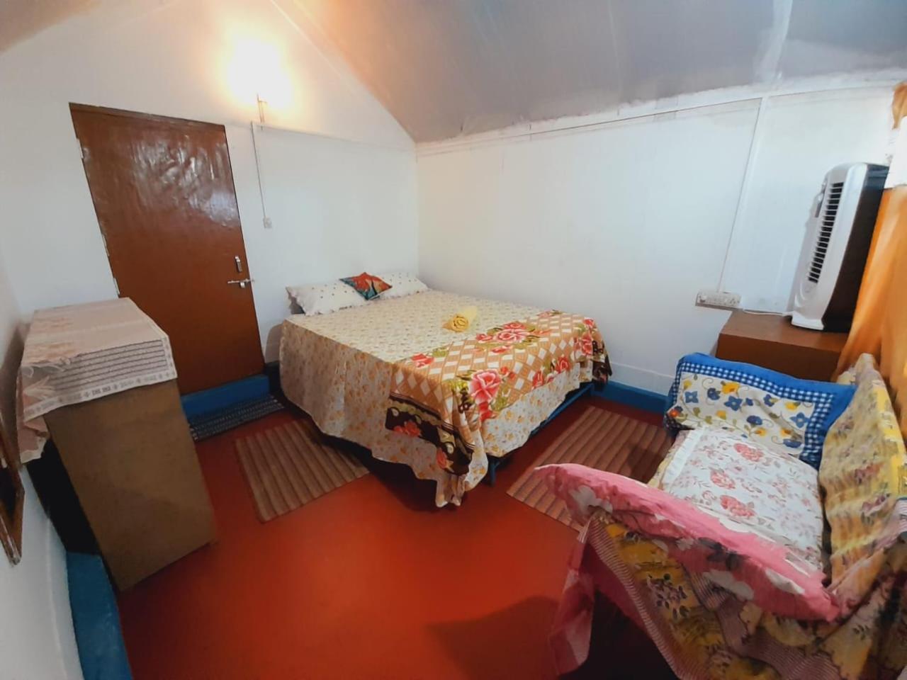 ホテル Shiv Sai Huts カナコナ 部屋 写真