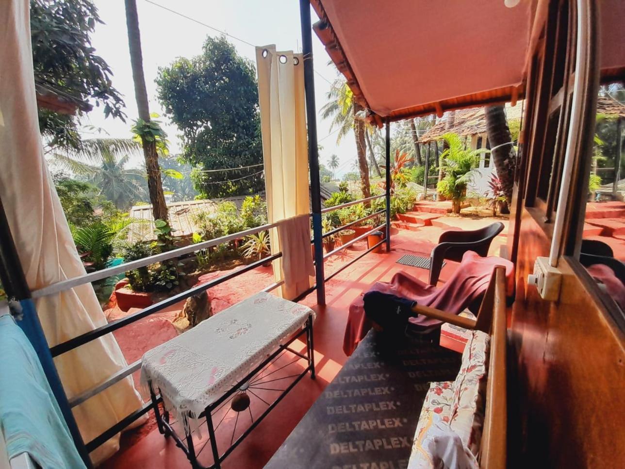 ホテル Shiv Sai Huts カナコナ 部屋 写真