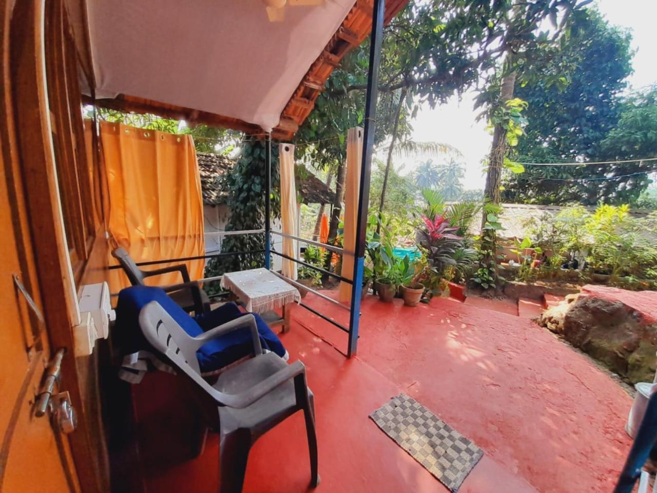 ホテル Shiv Sai Huts カナコナ 部屋 写真