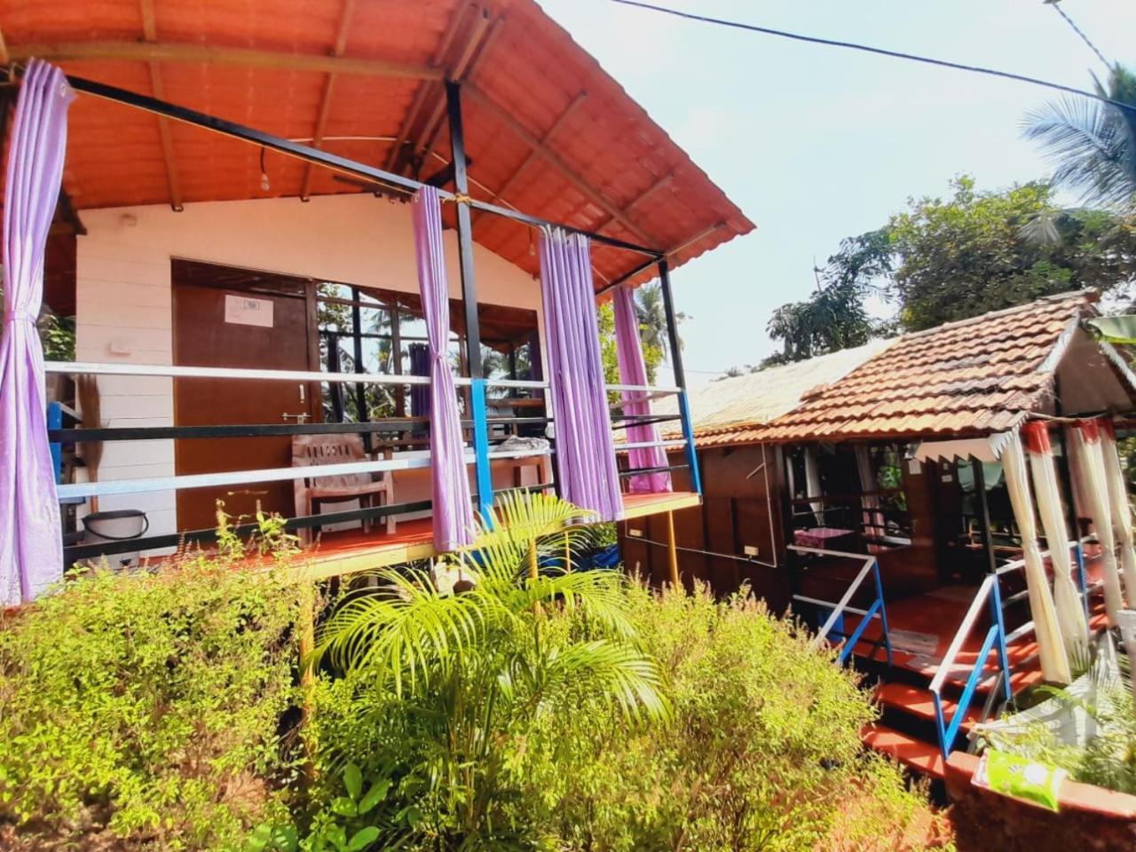 ホテル Shiv Sai Huts カナコナ 部屋 写真